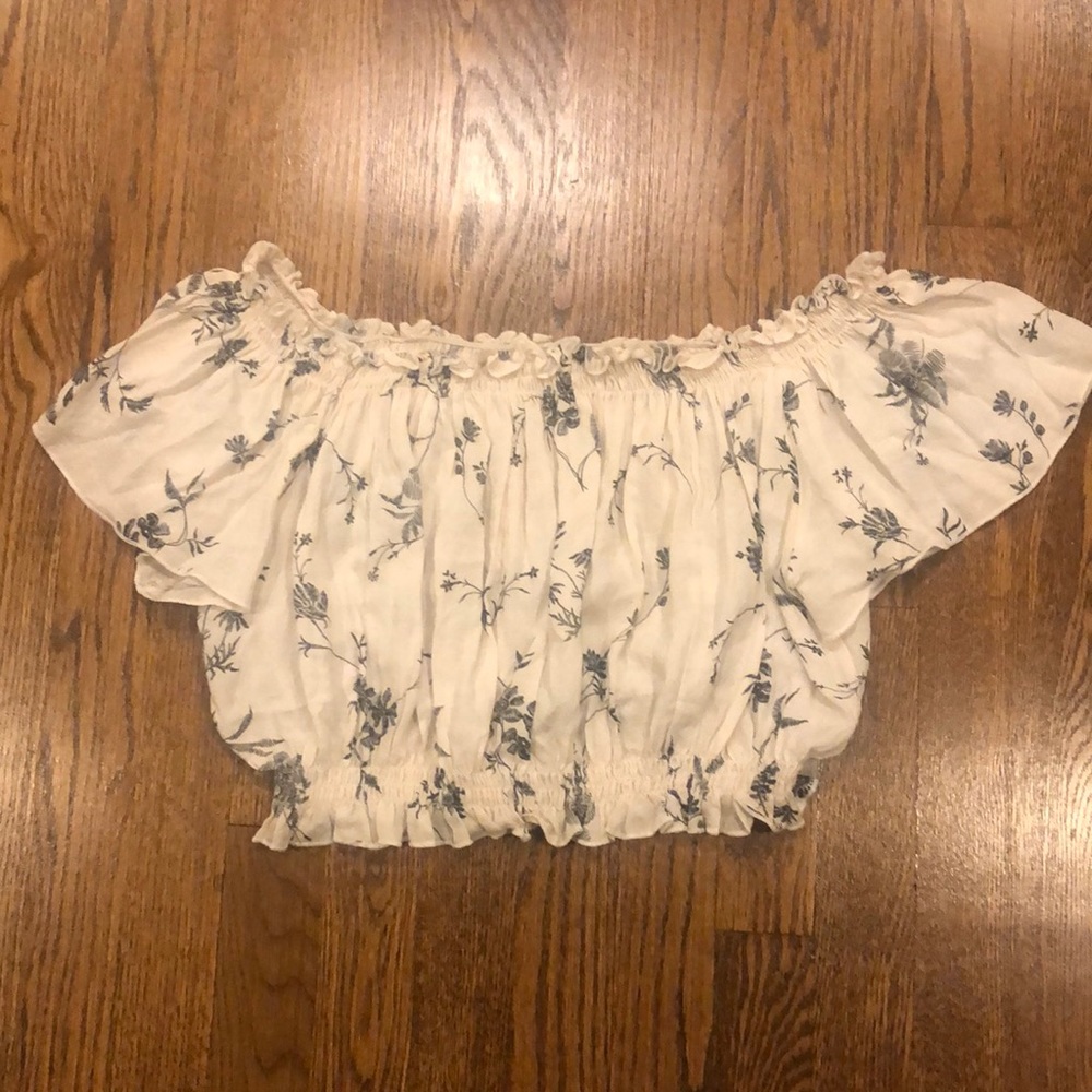 En Creme cream colored off the shoulder crop top size small